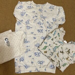 Newborn onesie/swaddling set